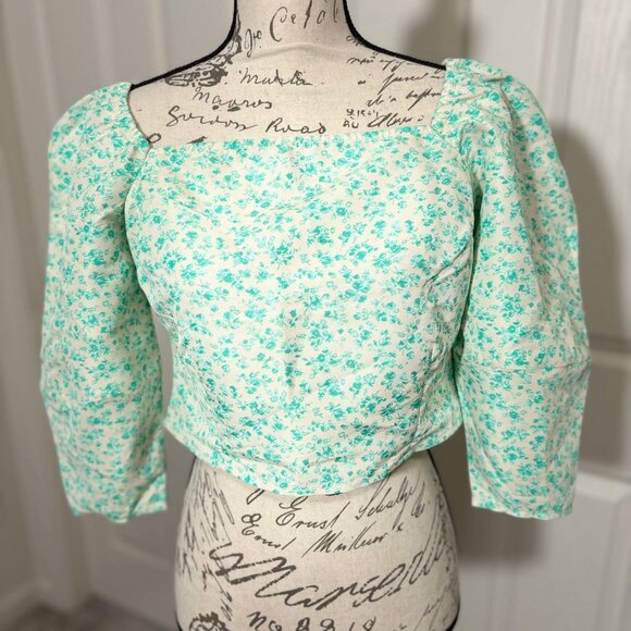 NWt Levi’s 3 QTR Sleeve Cropped & Cinched Crop Top in  Green & White Floral - Picture 1 of 9